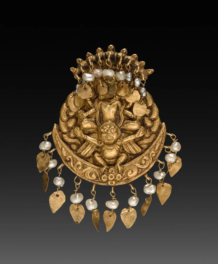 Earring with Four-Armed Vishnu Riding Garuda with Nagas (serpent divinities), by Unknown artist