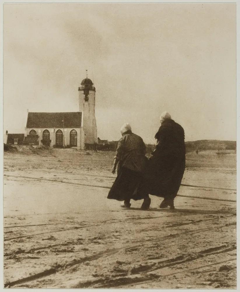 Scurrying Home, from the portfolio "Picturesque Bits of New York and Other Studies", by Alfred Stieglitz