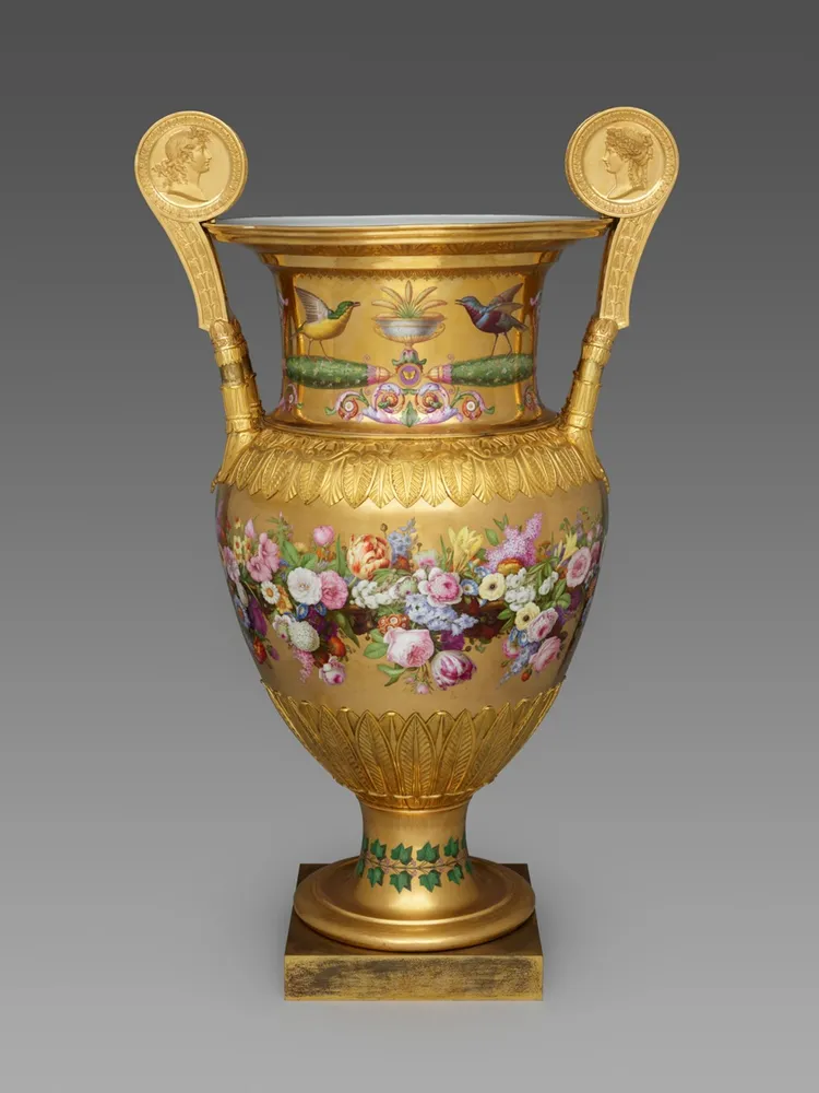 Vase (Vase étrusque à rouleau), by Manufacture nationale de Sèvres