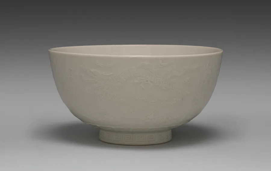 Bowl with Dragons Chasing Flaming Jewels, by Seifū Yohei III